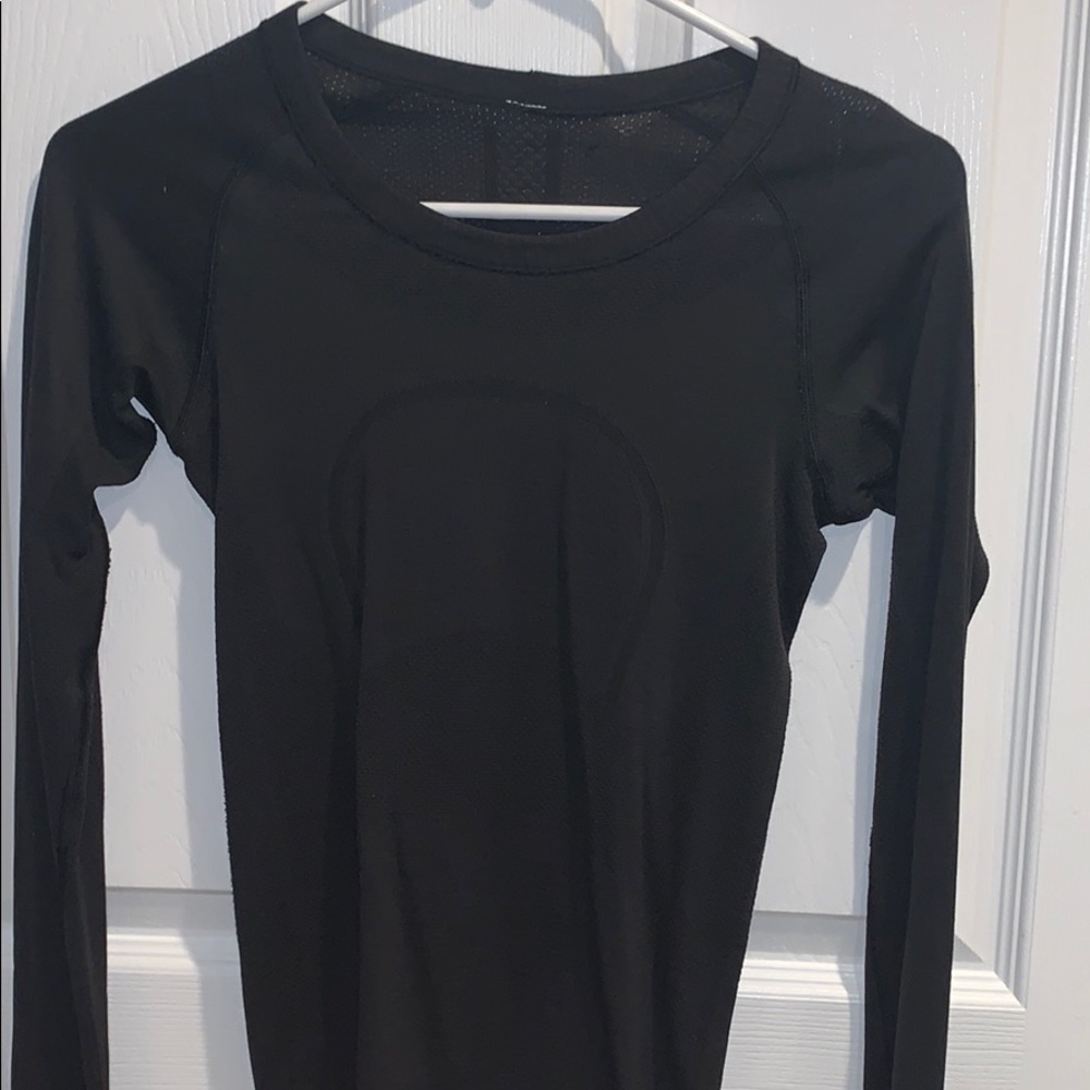 long sleeve lululemon shirt